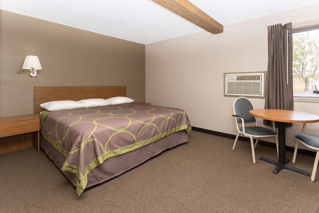 Super 8 By Wyndham Colorado Springs Peterson Space Force Cimarron Hills Номер фото